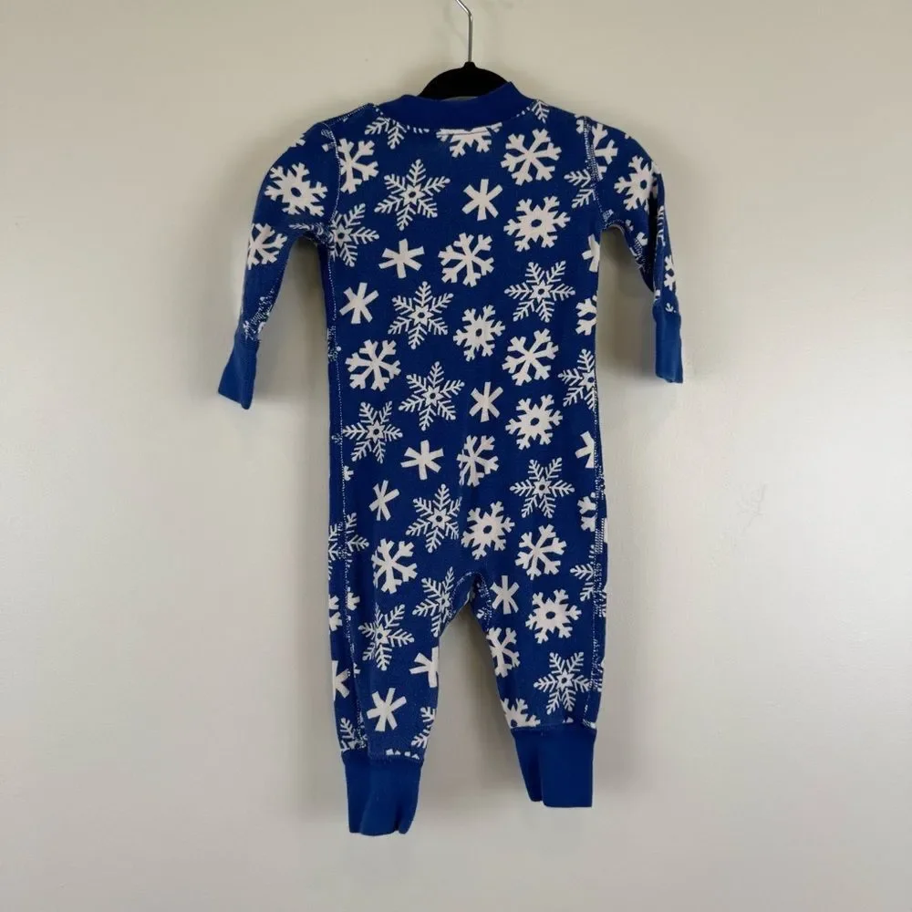 Hanna Andersson Holiday Sleeper Pajamas size 60 US 3-6 months Let it Snow Blue